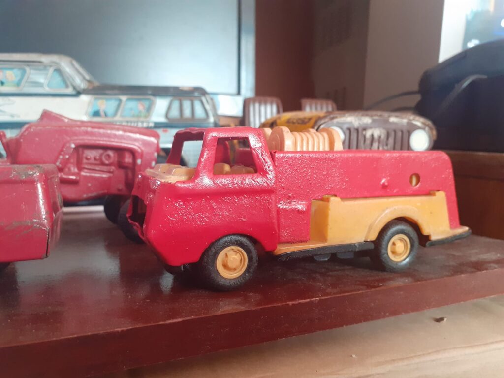 Colección antigua de Camiones, Autobuses, Tractores, Coches, Ambulancias, Coches de Policía - Juguetes Antiguos de hojalata